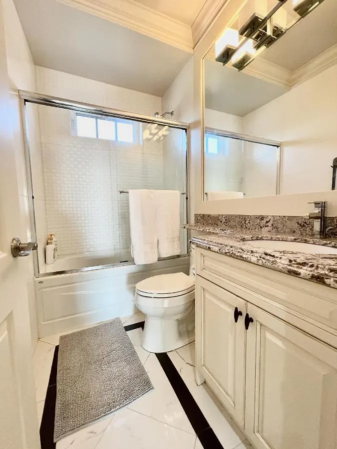 Vancouver Luxury Guesthouse 0*,  Canada