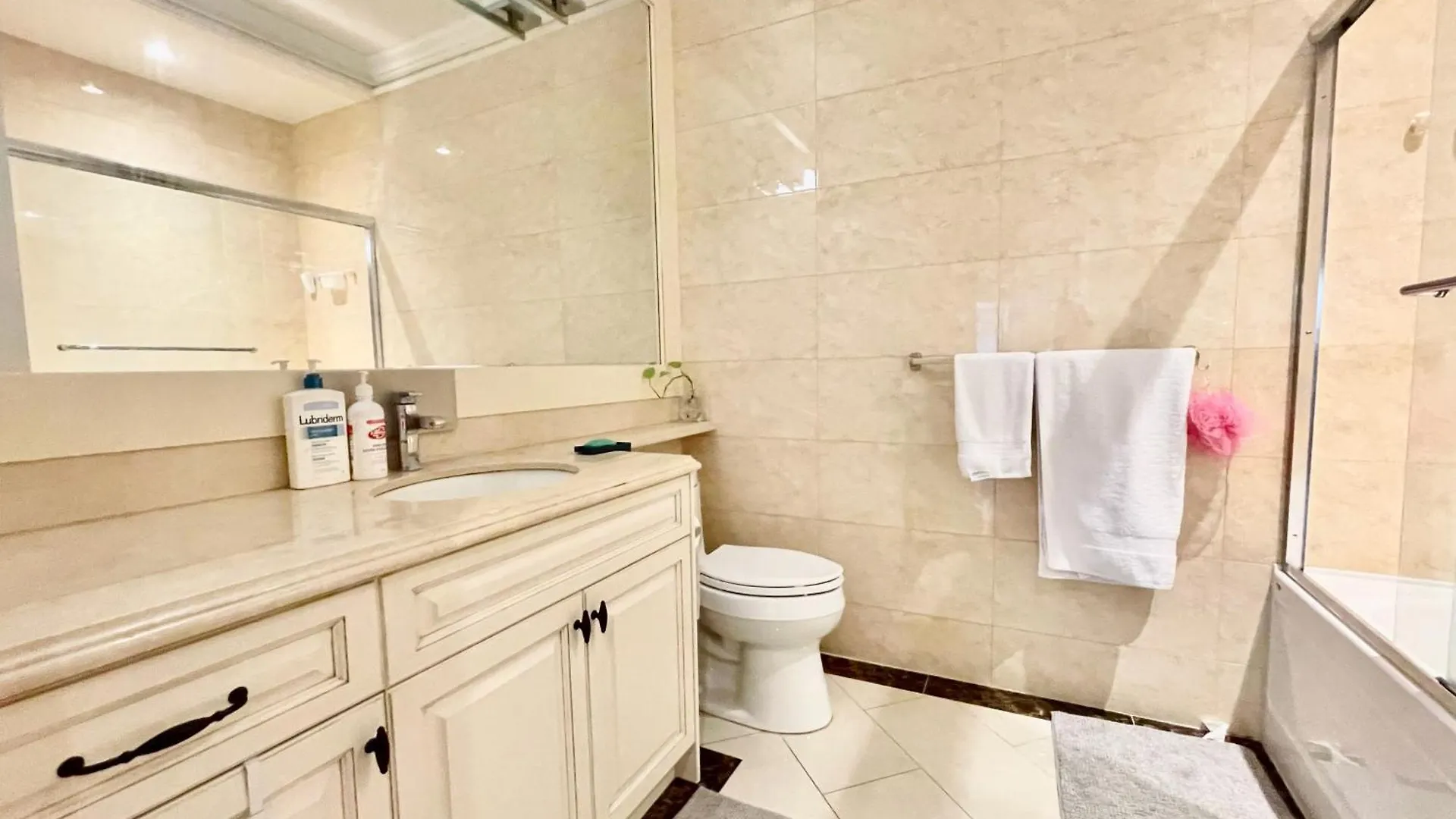 Vancouver Luxury Guesthouse Canada