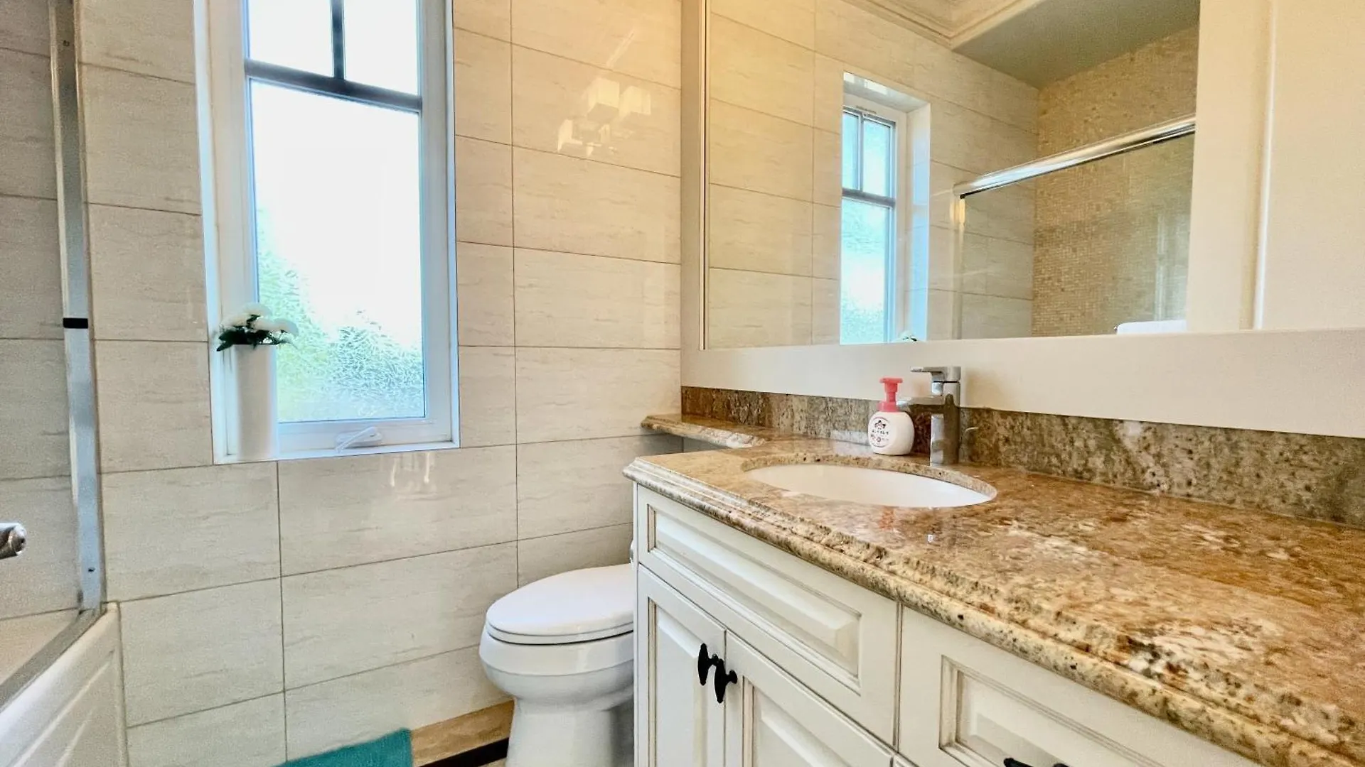 Vancouver Luxury Guesthouse