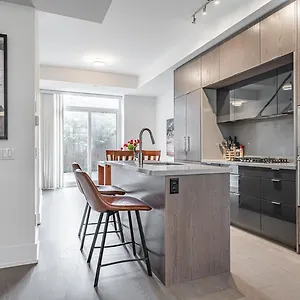 https://deluxe-private-room-close-to-eaton-center-toronto.hotelstorontoontario.org