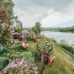 https://along-river-ridge-bed-breakfast.calgaryhotelsearch.com
